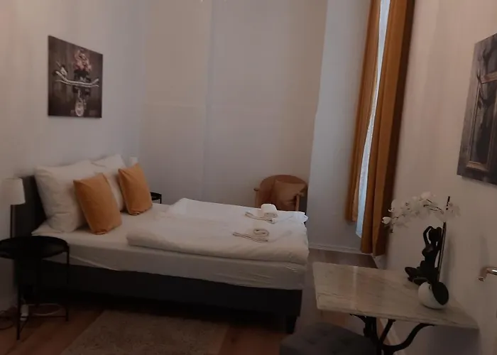 Family For 6 Guests, Mitte Moabit *