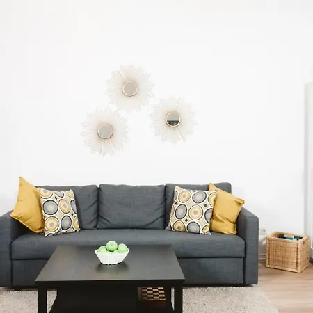 Family For 6 Guests, Mitte Moabit Apartment
